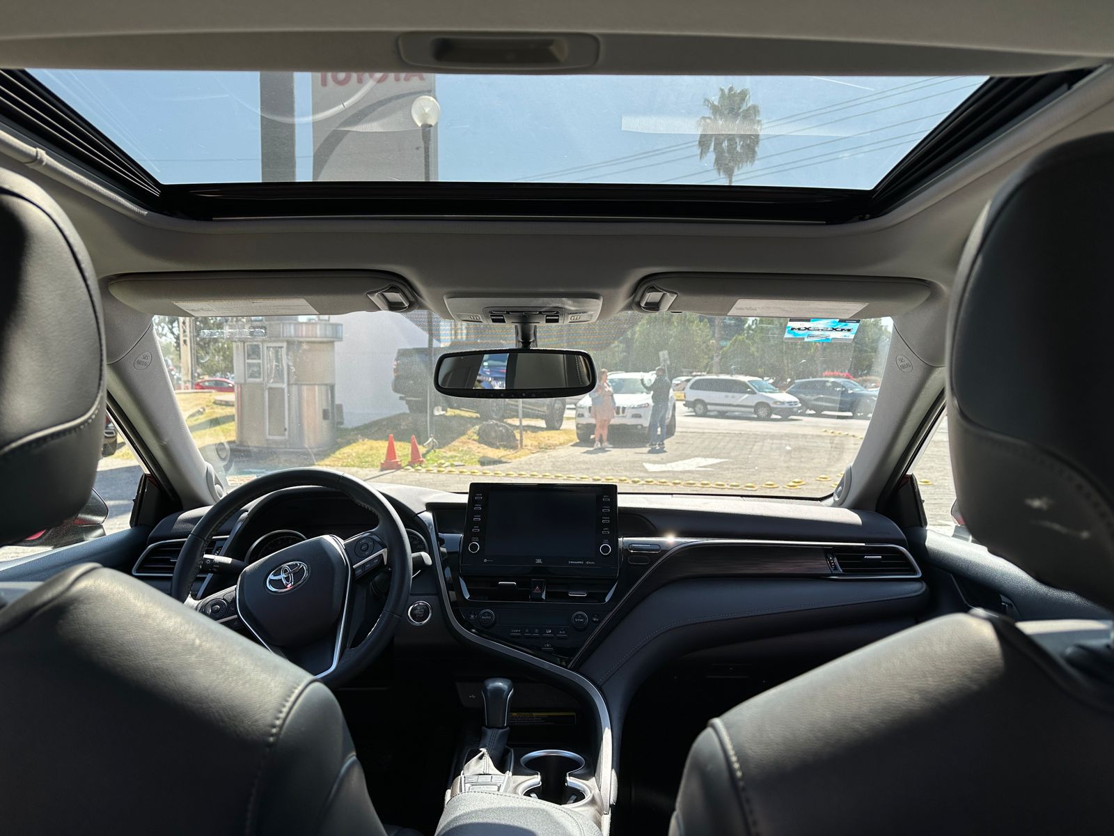 2022 Toyota Camry XLE, L4, 2.5L, 178 CP, 4 PUERTAS, AUT, NAVI, HIBRIDO